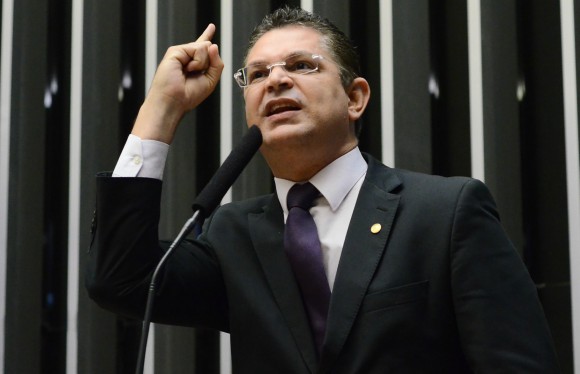 Com a liberdade concedida por Jair Bolsonaro ao deputado Daniel Silveira, próximo passo de governistas será preservar seu mandato. Foto: Agência Câmara