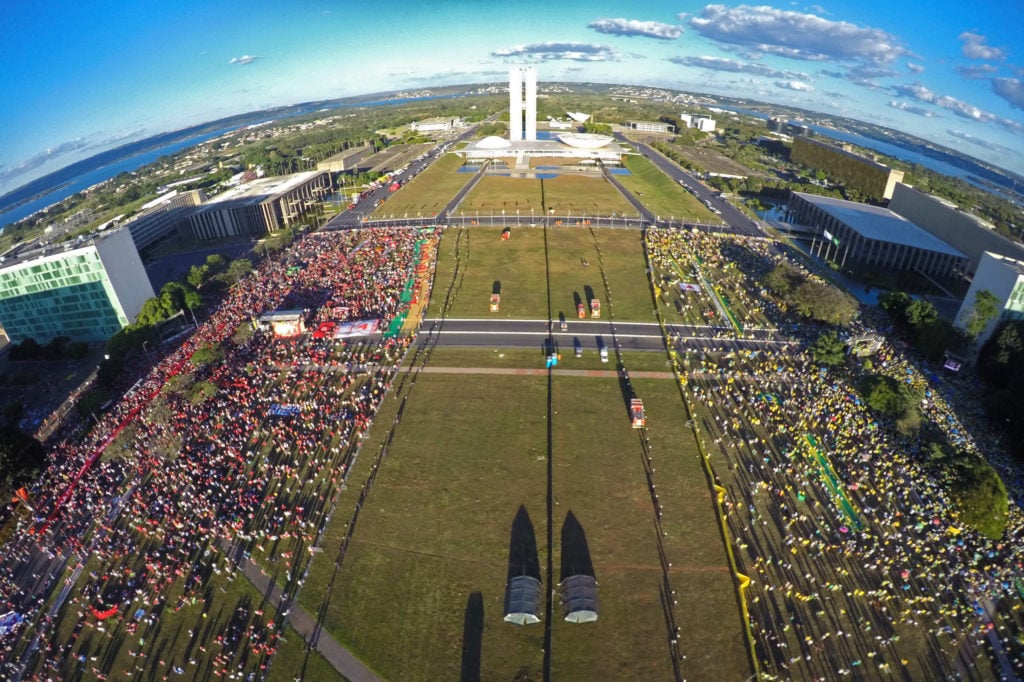 A partir do impeachment de Dilma, o país literalmente dividiu-se. Foto: Juca Varella/Agência Brasil. 