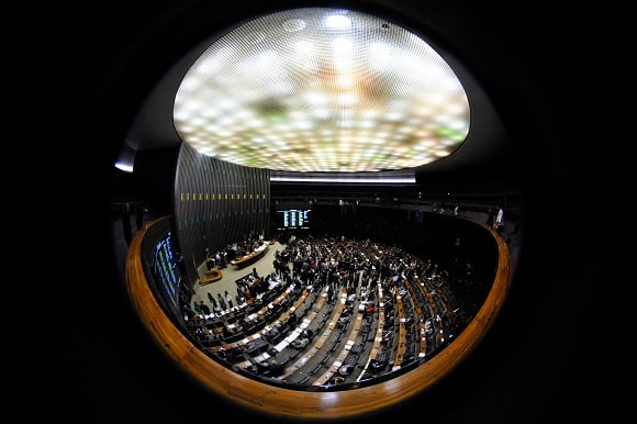 Dos 513 deputados eleitos, 257 declaram ser deputados, senadores ou vereadores[fotografo]EBC[/fotografo]