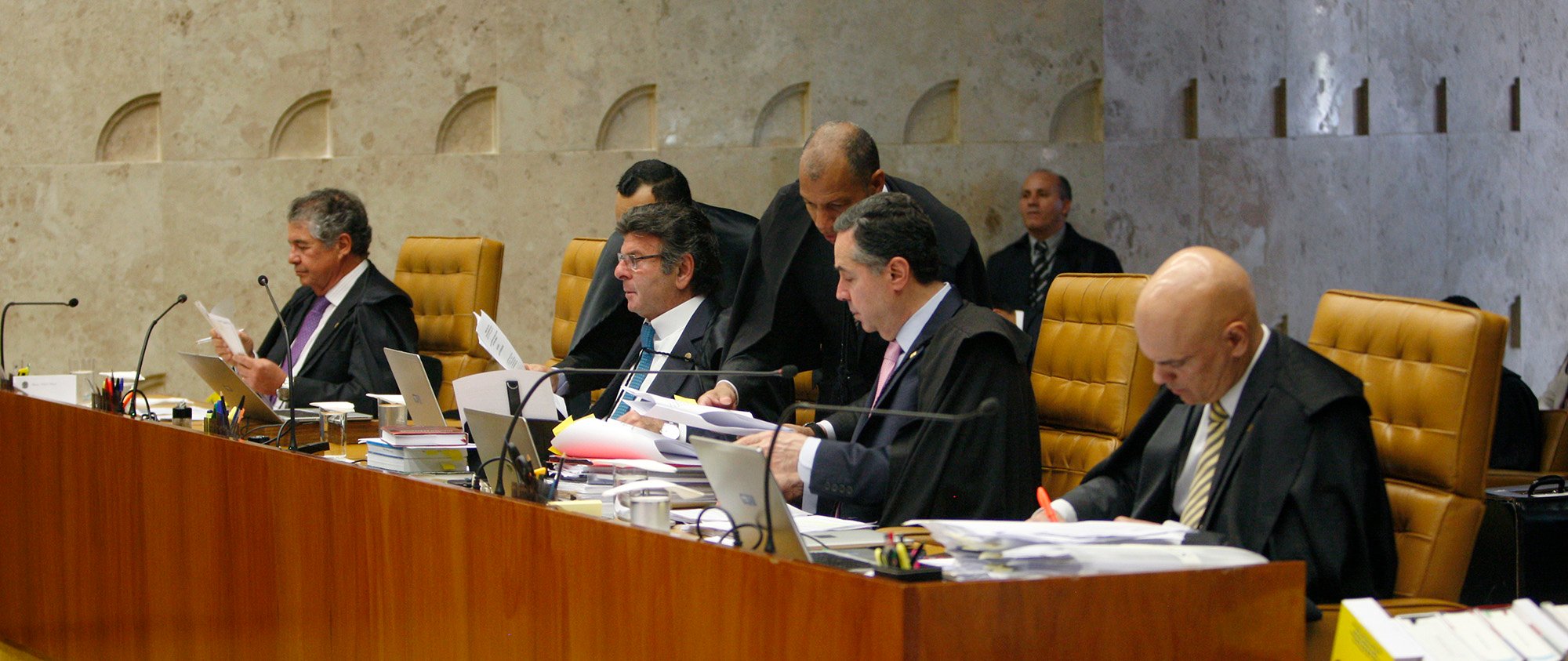 Fux, Barroso e Moraes eram os relatores dos inquéritos. Em suas decisões, eles interpretaram que delatores e Ministério Público não reuniram provas contra os parlamentares