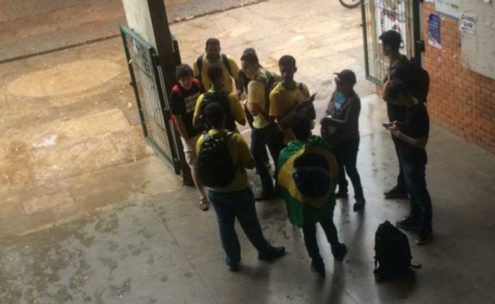 Grupo de bolsonaristas foi expulso de um dos departamentos da UnB nesta segunda-feira