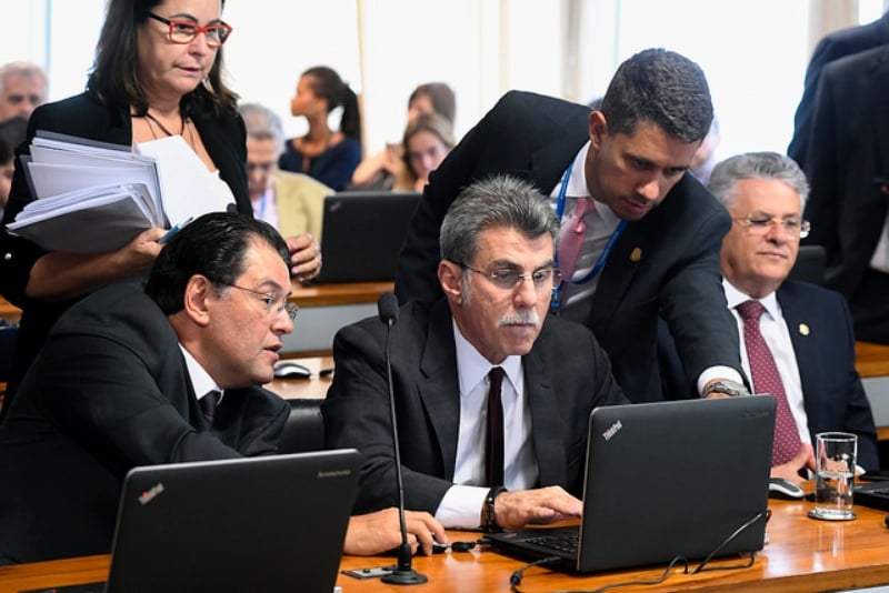 Eduardo Braga e Romero Jucá, ambos do MDB, participaram da reunião desta terça-feira,que também aprovou convocação de ministro[fotografo]Reprodução[/fotografo] 