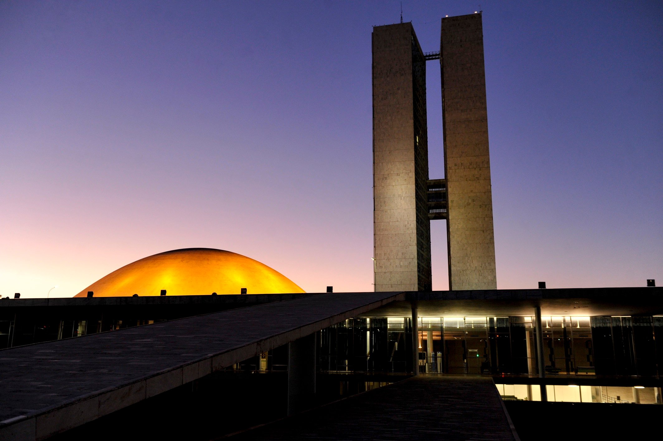 Cúpula do Senado poucos instantes antes do amanhecer do dia. Foto: Pedro França/Agência Senado