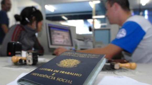 Carteira de Trabalho. Foto: Agência Brasil