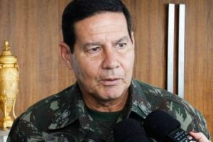 Na primeira vez que criticou o 13º, Mourão o comparou a uma mochila nas costas dos empresários