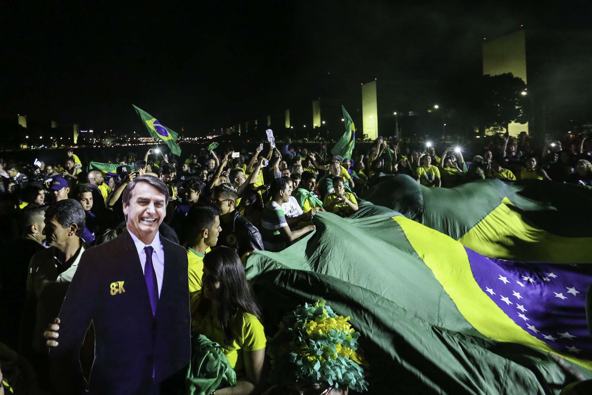 Apoiadores do presidente eleito comemoram vitória na Esplanada dos Ministérios[fotografo]Fábio Rodrigues Pozzebom/ABr[/fotografo]