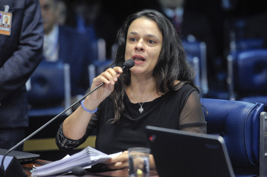 Coautora do pedido de impeachment de Dilma, Janaína Paschoal, do PSL, tornou-se a deputada estadual mais votada da história do país com mais de 2 milhões de votos. Foto: Pedro França/Agência Senado