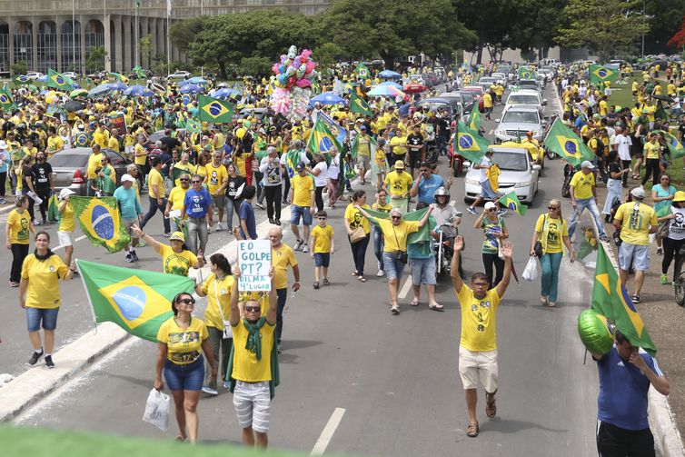 Manifestação pro-Bolsonaro, em outubro de 2018.. Reprodução [José Cruz/ Agência Brasil]