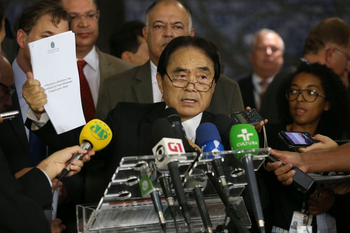 Presidente da bancada evangélica, Pastor Takayama, durante lançamento de um Manifesto à Nação intitulado 