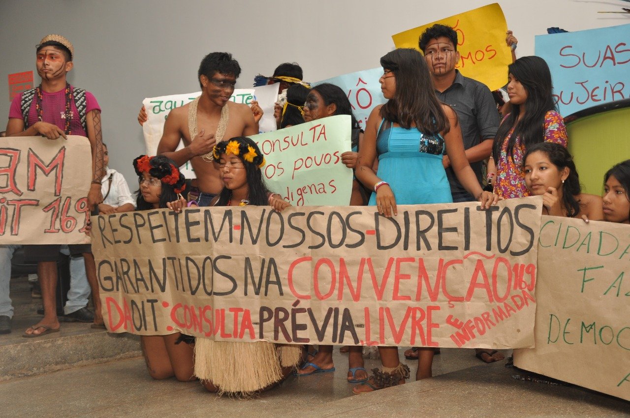 Ação atende reivindicação de movimentos sociais, associações e comunidades da região.  Na foto, manifestantes participam da última audiência pública sobre a PCH, em março de 2017. [fotografo] Luma Gámez/Cuiabá [/fotografo]