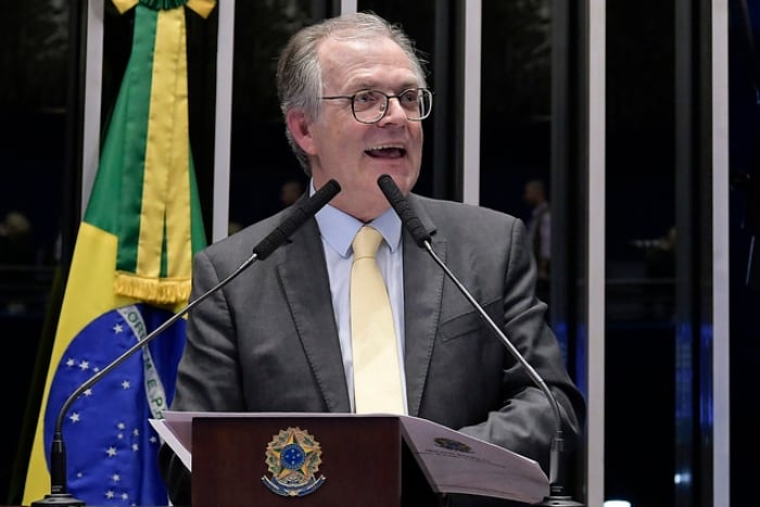 Tucano disse na tribuna que, ao apresentar o projeto, jamais quis causar constrangimento aos colegas de Senado