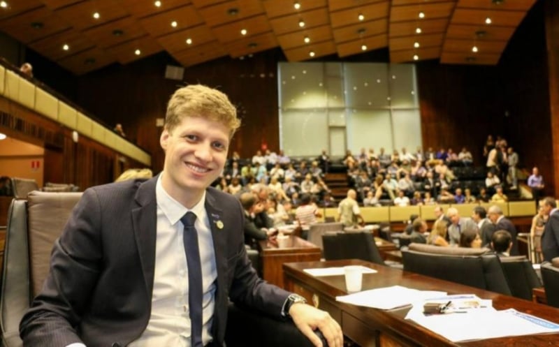 Deputado tem 32 anos e se diz a favor de reformas e preceitos como livre iniciativa e Estado mínimo[fotografo]Reprodução[/fotografo]