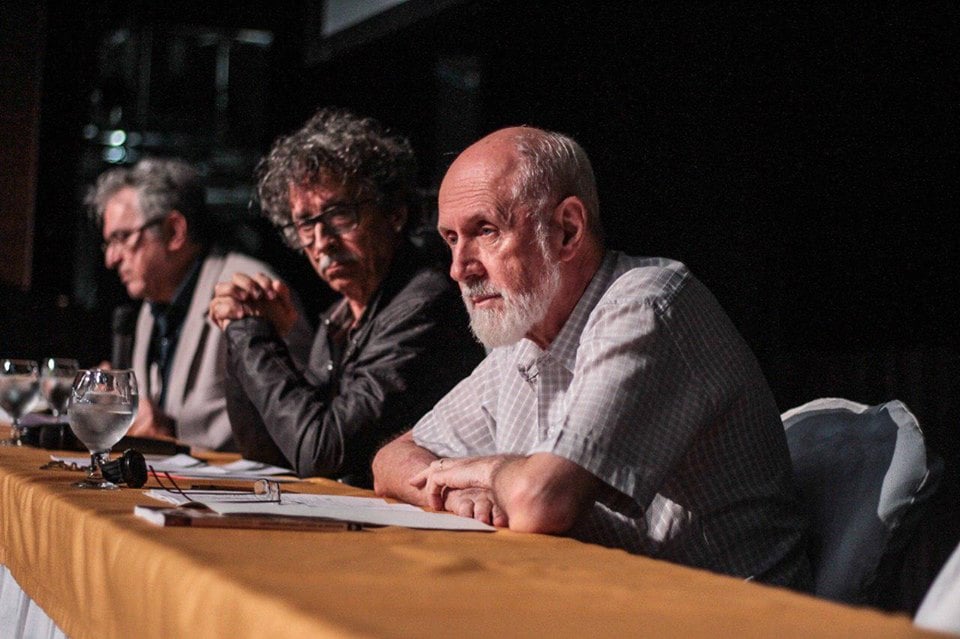 Paulo Margutti, José Crisóstomo e Ivan Domingues (ao fundo). Durante encontro da Associação Nacional de Pós-graduação em Filosofia (Anpof), Margutti defendeu a originalidade da obra de Gonçalves de Magalhães[fotografo]Divulgação / Anpof[/fotografo]