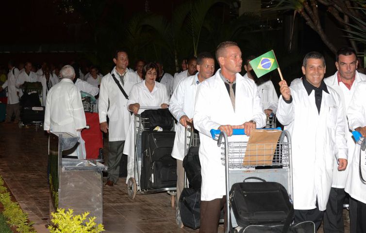 Médicos cubanos devem deixar o país até o fim deste ano[fotografo]Arquivo / Agência Brasil[/fotografo]