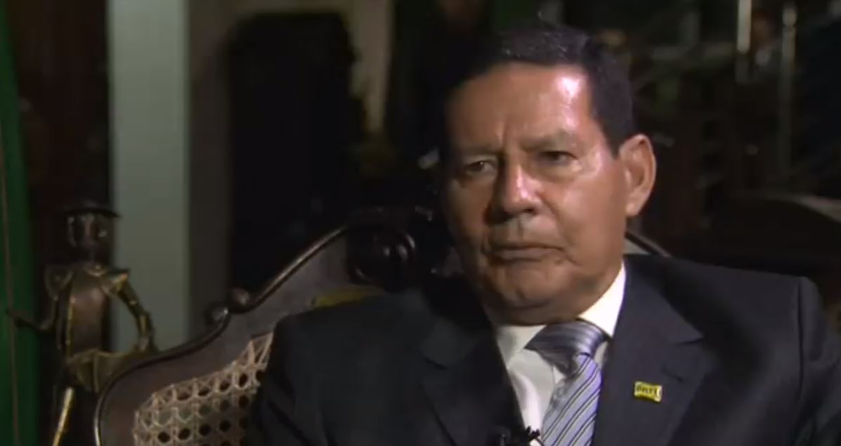 Mourão deu entrevista à rede britânica BBC e afirmou que ele e Bolsonaro não são autoritários. Ao Globo, disse que Magno Malta é 