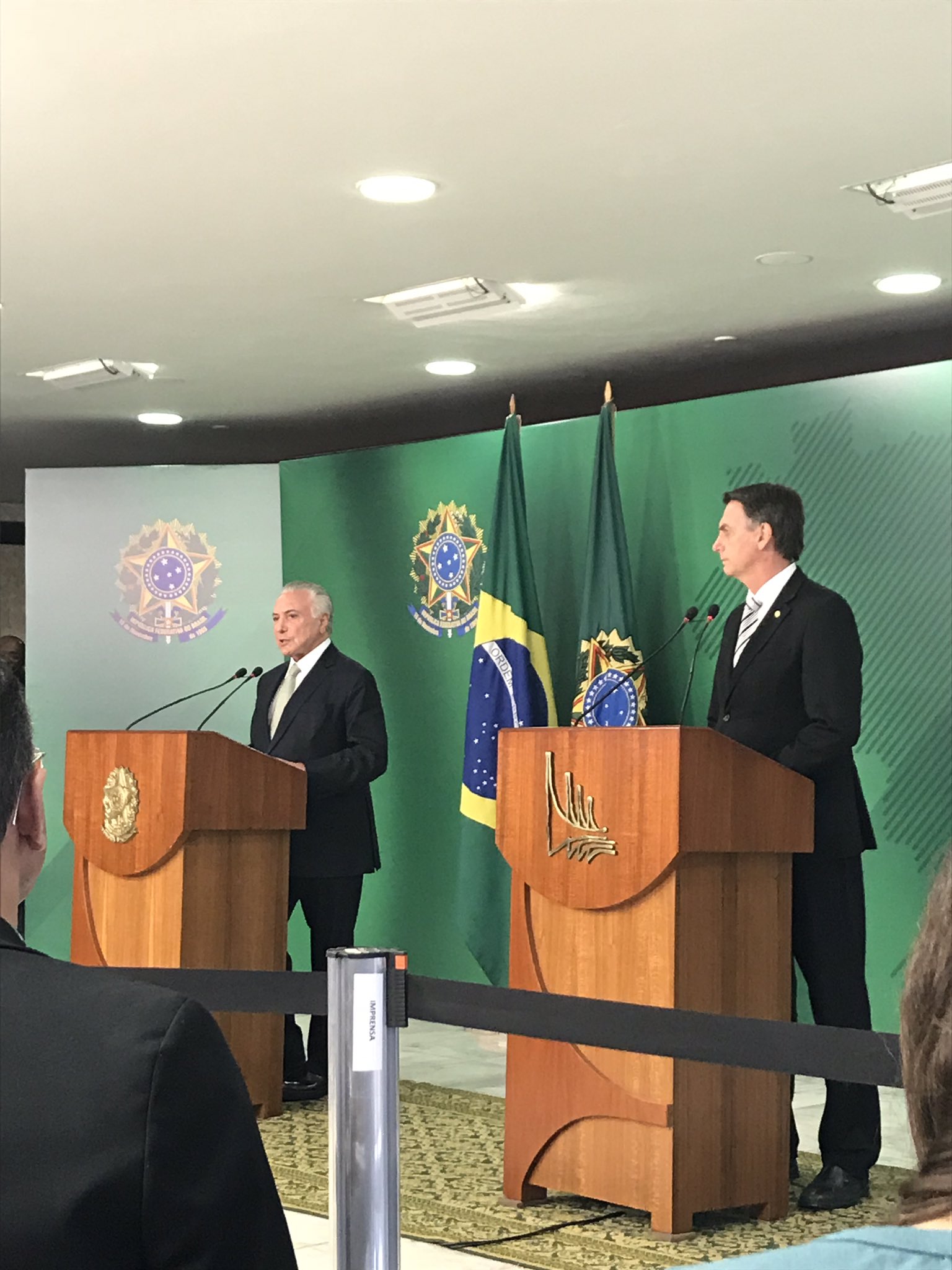 Na primeira reunião entre os dois, Temer disse que convidou Bolsonaro para fazer viagens internacionais, mas que não sabe se Bolsonaro poderá ir[fotografo]Luisa Marini / Congresso em Foco[/fotografo]