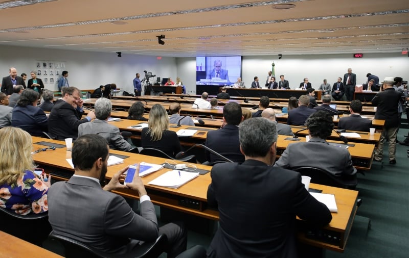 CMO aprovou os projetos que estabelecem os recursos para o piso salarial da enfermagem e para o reajuste do serviço público. Foto: Najara Araújo / Câmara dos Deputados