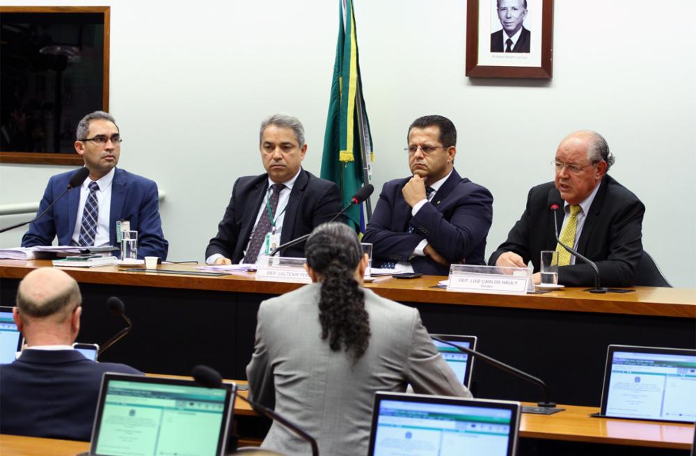 Comissão determinou criação de imposto único, que substitui outros oito; reorganização tributária entre entes da federação e modelo de transição[fotografo]Vinicius Loures / Câmara dos Deputados[/fotografo]