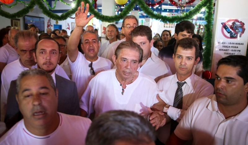 Médium é cercado por seguidores ao chegar à Casa Dom Inácio Loyola, em Abadiânia (GO), na primeira vez em que ressurgiu em público após denúncias[fotografo]Marcelo Camargo / Agência Brasília[/fotografo]