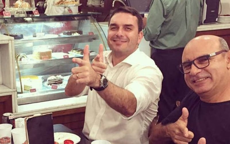 Flávio Bolsonaro e seu ex-assessor, Fabrício de Queiroz, quando Flávio era deputado estadual no Rio de Janeiro[fotografo]Reprodução[/fotografo] 