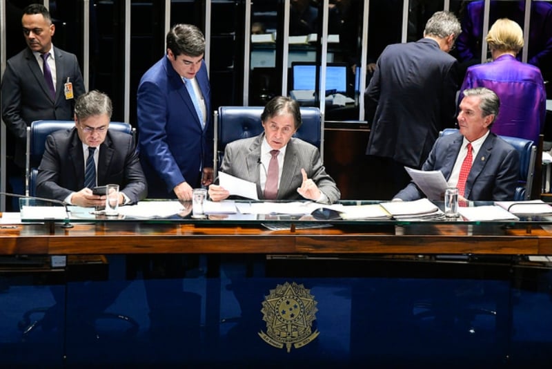 Entre Cássio Cunha Lima e Fernando Collor, Eunício comanda mais uma das últimas sessões plenárias na reta final de 2018[fotografo]Marcos Oliveira / Agência Senado[/fotografo]