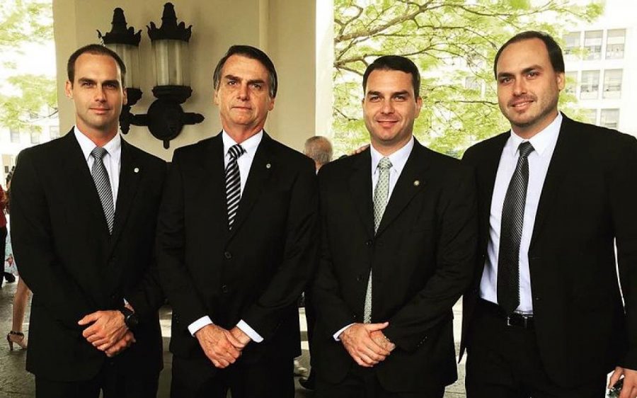 Receita não informou se a esposa ou filhos de Bolsonaro também tiveram dados acessados por servidores