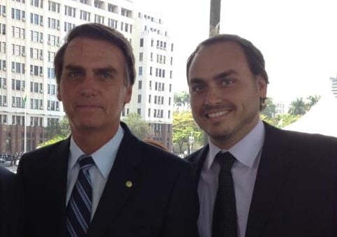 Carlos Bolsonaro e o presidente Jair Bolsonaro [fotografo]Reprodução[/fotografo]