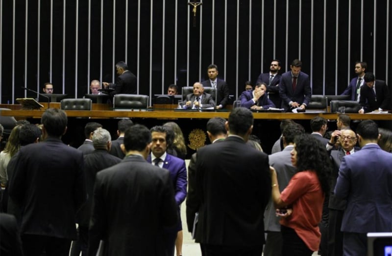 Segundo o projeto, cidades poderão ainda obter garantia direta ou indireta de outro ente e contratar operações de crédito ainda que não reduzam despesas com pessoal[fotografo]Câmara dos Deputados[/fotografo]