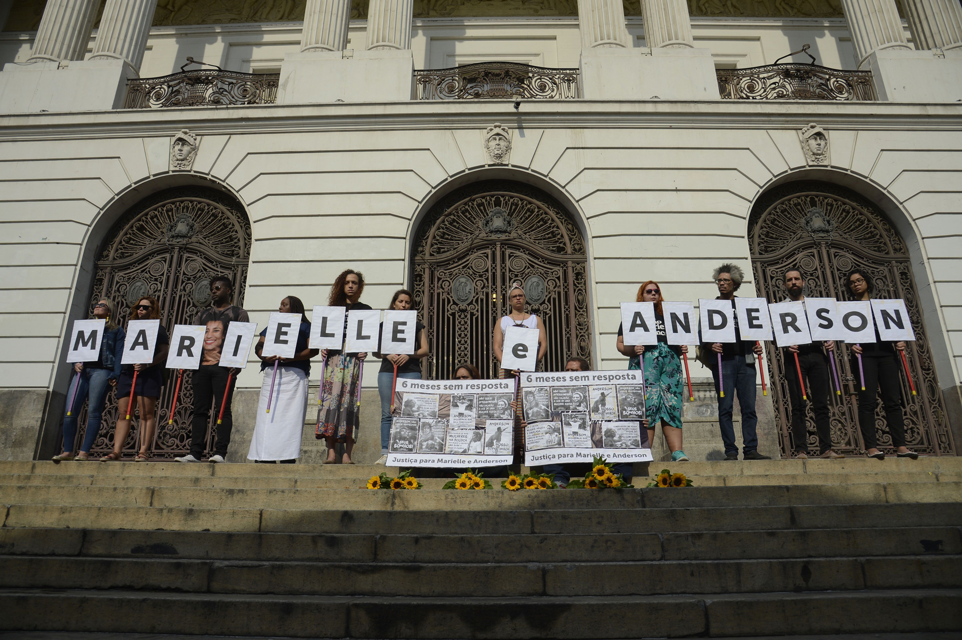 Ato cobra solução do caso Marielle Franco. A mãe de Marielle, Marinete Silva (E), o pai, Antônio Silva e a diretora executiva da Anistia Internacional Brasil, Jurema Werneck durante ato no Aterro do Flamengo, zona sul do Rio em setembro. [fotografo] Tomaz Silva/Ag. Brasil [/fotografo]