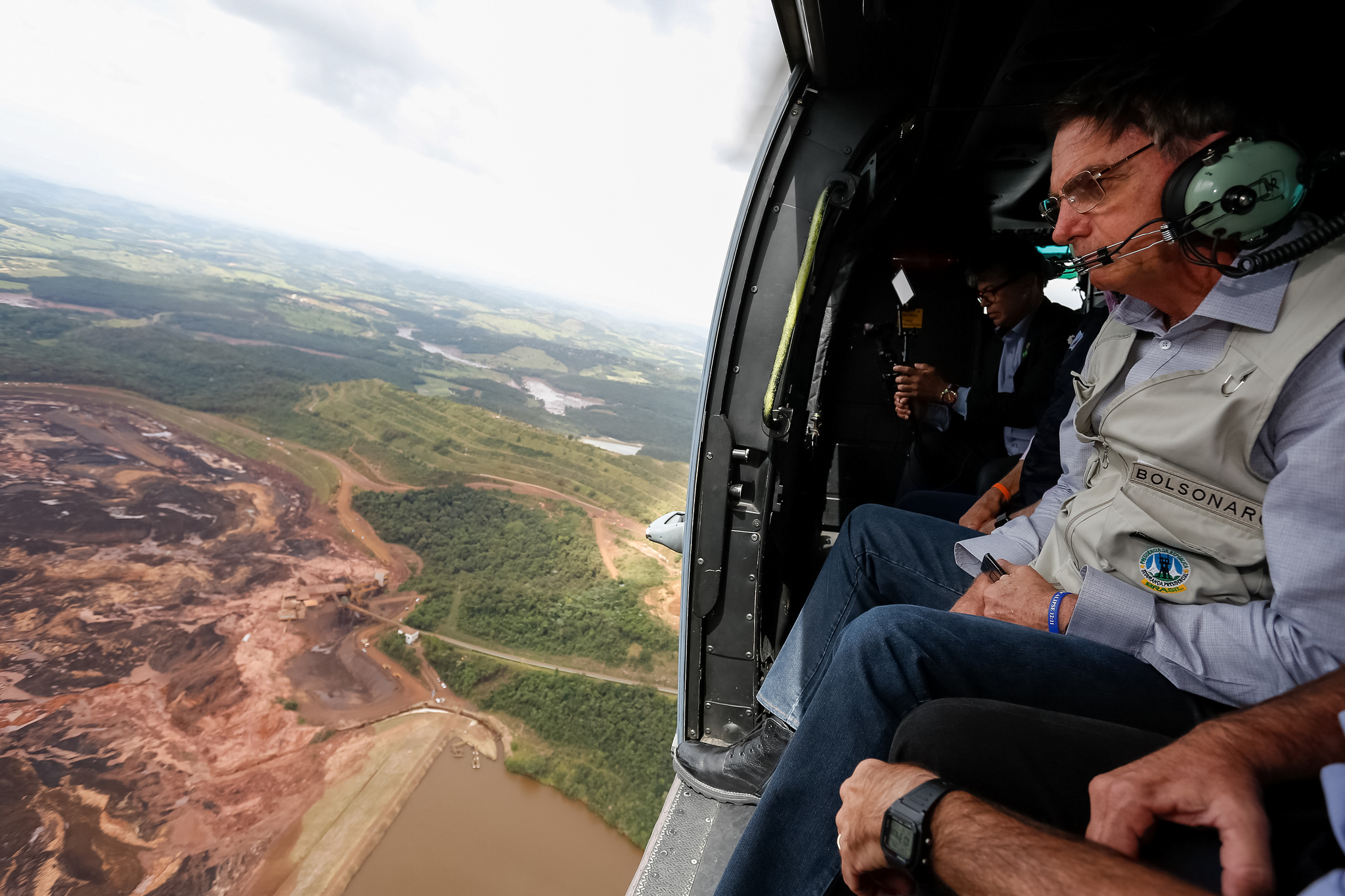 Bolsonaro sobrevoou a área da tragédia e já voltou a Brasília[fotografo]Isac Nóbrega[/fotografo]