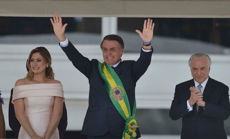 Presidente Jair Bolsonaro saúda o povo depois de receber a faixa presidencial.Foto: Marcelo Camargo/ABr 