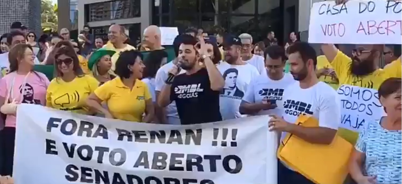 Protesto do MBL Goiás contra Renan e pelo voto aberto às presidências do Senado e da Câmara, no último domingo (20)[fotografo]Reprodução/Twitter[/fotografo]