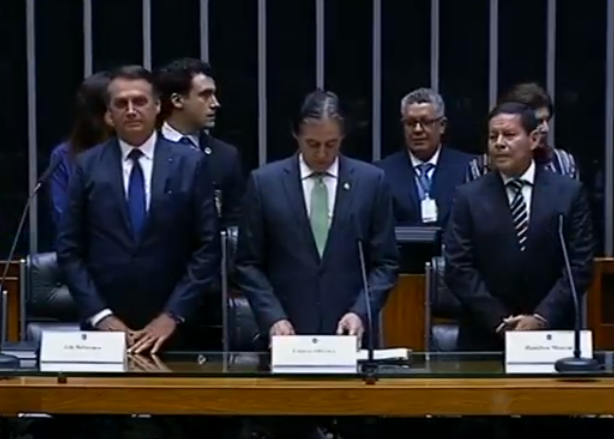 Bolsonaro e Mourão foram empossados em cerimônia presidida por Eunício Oliveira