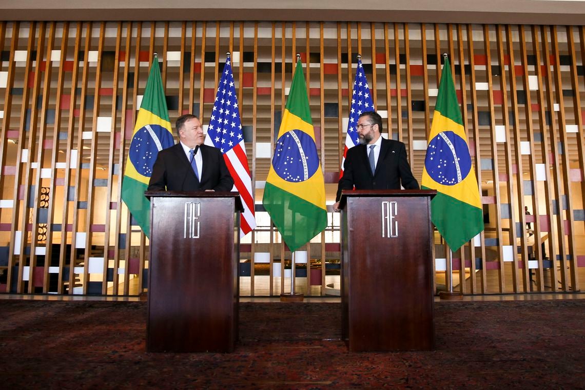 O chanceler brasileiro, Ernesto Araújo, e o secretário de Estado dos Estados Unidos, Mike Pompeo, durante entrevista coletiva no Palácio do Itamaraty, em 2019.[fotografo]Marcelo Camargo/ABr[/fotografo]