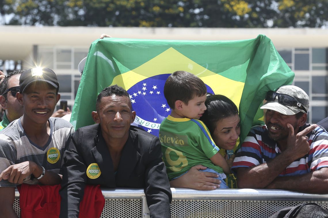 Pessoas de todas as idades e localidades do país acompanharam a cerimônia de transmissão da faixa presidencial na Esplanada[fotografo]Antônio Cruz/ABr[/fotografo]