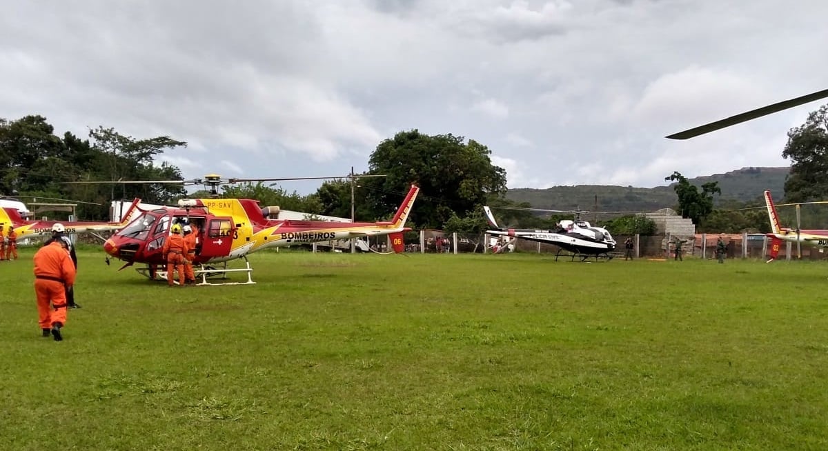 Resgates foram suspensos por volta das 5h30 e moradores estão sendo evacuados[fotografo]FAB[/fotografo]