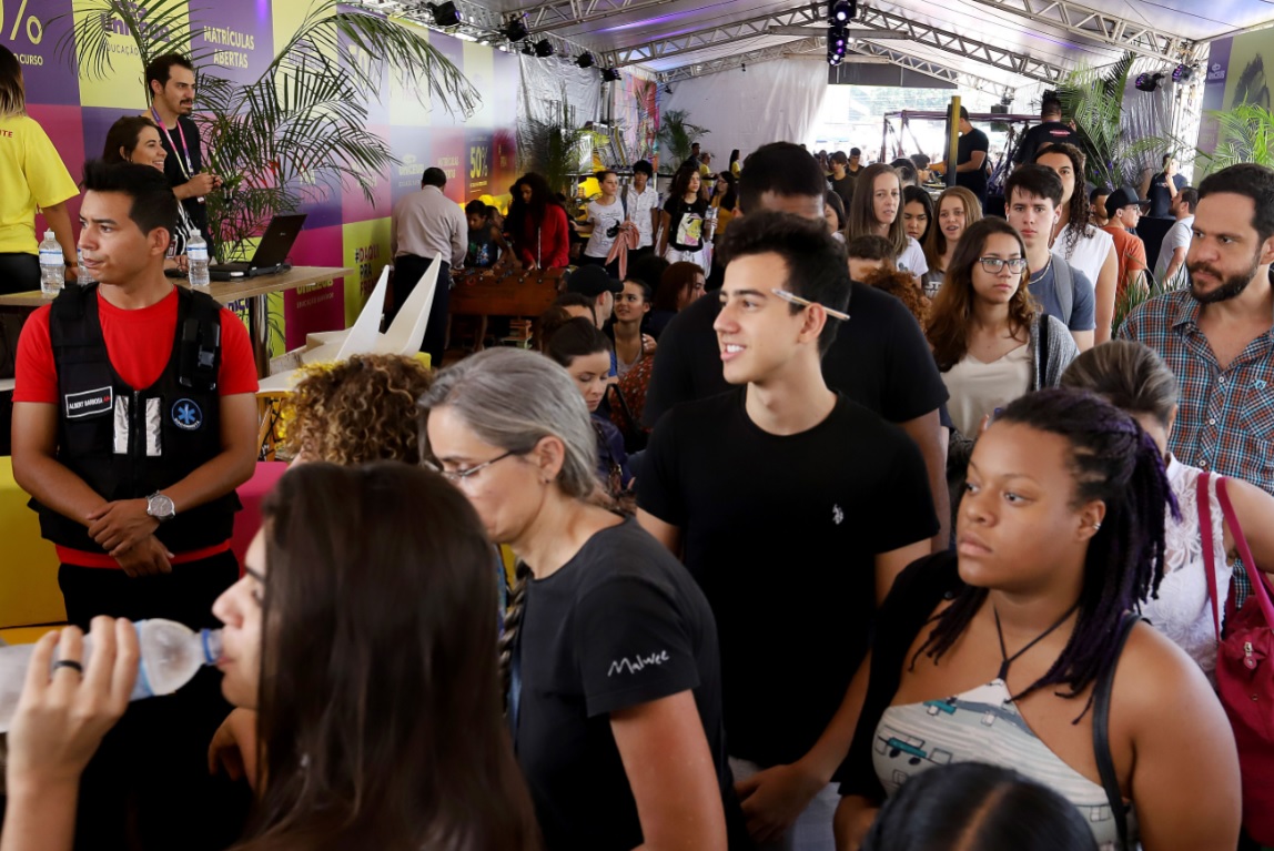 Estudantes entram em local de prova do Enem, no ano passado[fotografo]Wilson Dias/Agência Brasil[/fotografo]