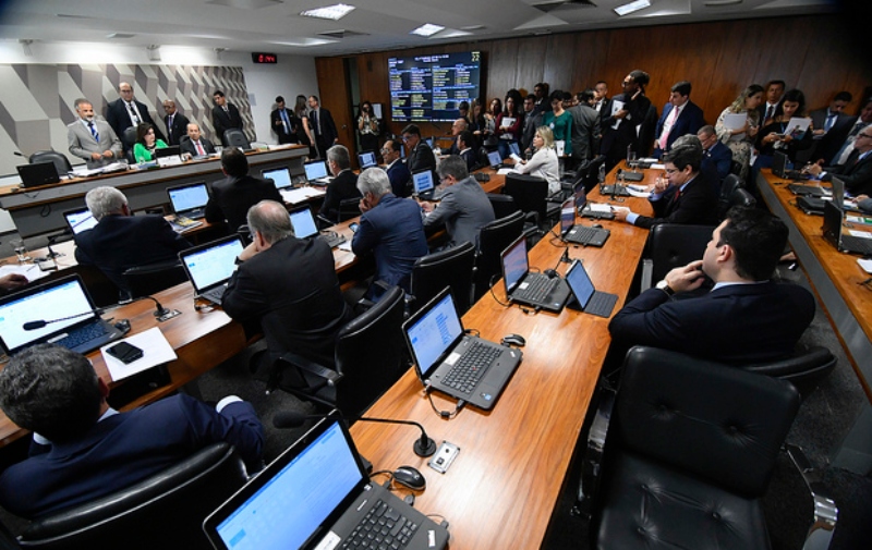 Senadores lotaram sala de audiência da CCJ nesta quarta-feira[fotografo]Marcos Oliveira / Agência Senado[/fotografo]