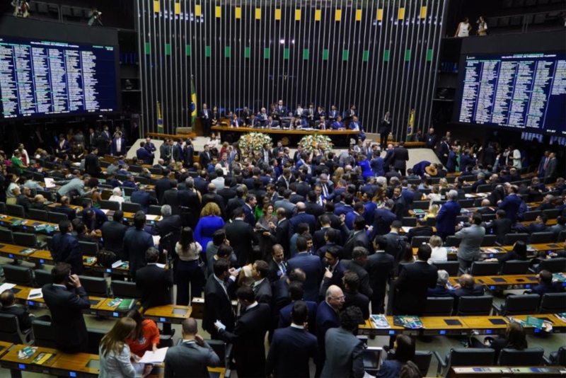 Plenário lotado altera tradicional paisagem das sexta-feiras na Câmara[fotografo]Pablo Valadares / Câmara dos Deputados[/fotografo]
