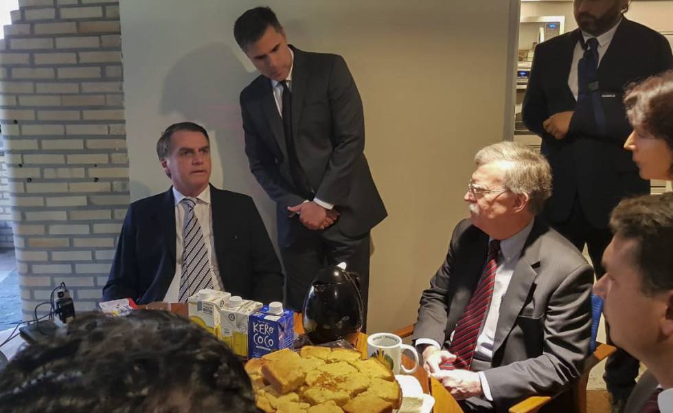 Um mês após ser eleito, Bolsonaro recebeu o conselheiro de Segurança dos Estados Unidos, John Bolton[fotografo]Divulgação[/fotografo]