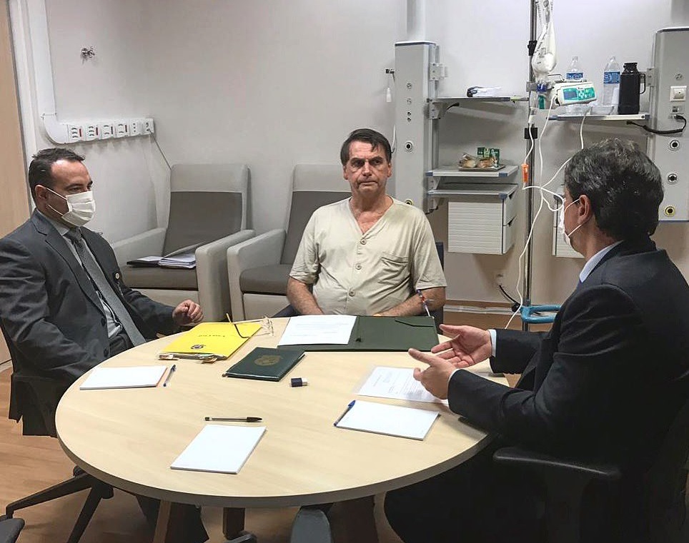 Durante a internação, Bolsonaro despachou do hospital e chegou a receber ministros[fotografo]Divulgação[/fotografo]