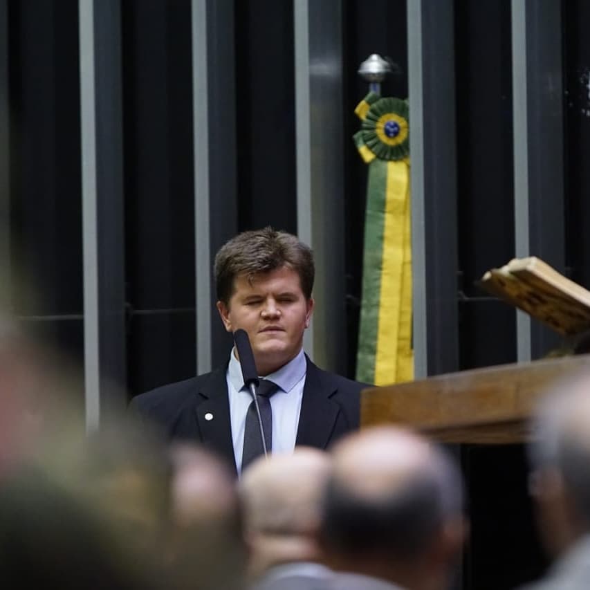 Deputados de todos os partidos presentes pararam para ouvir o discurso de estreia do primeiro parlamentar federal cego do país[fotografo]Felipe Rigoni/Facebook[/fotografo]