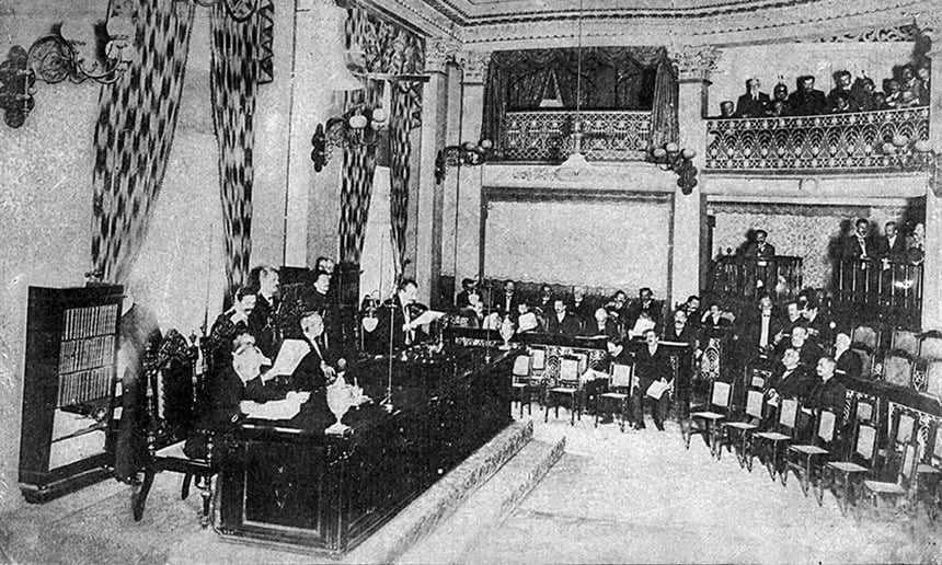 Em 1909, o senador Ruy Barbosa conduz a sessão do Congresso destinada à leitura da mensagem do presidente Affonso Penna (Revista O Malho)