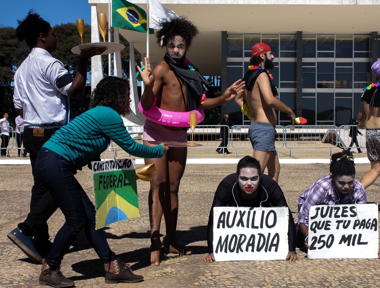 Militantes do MST em protesto contra privilégios nos poderes[fotografo]MST/Divulgação[/fotografo]