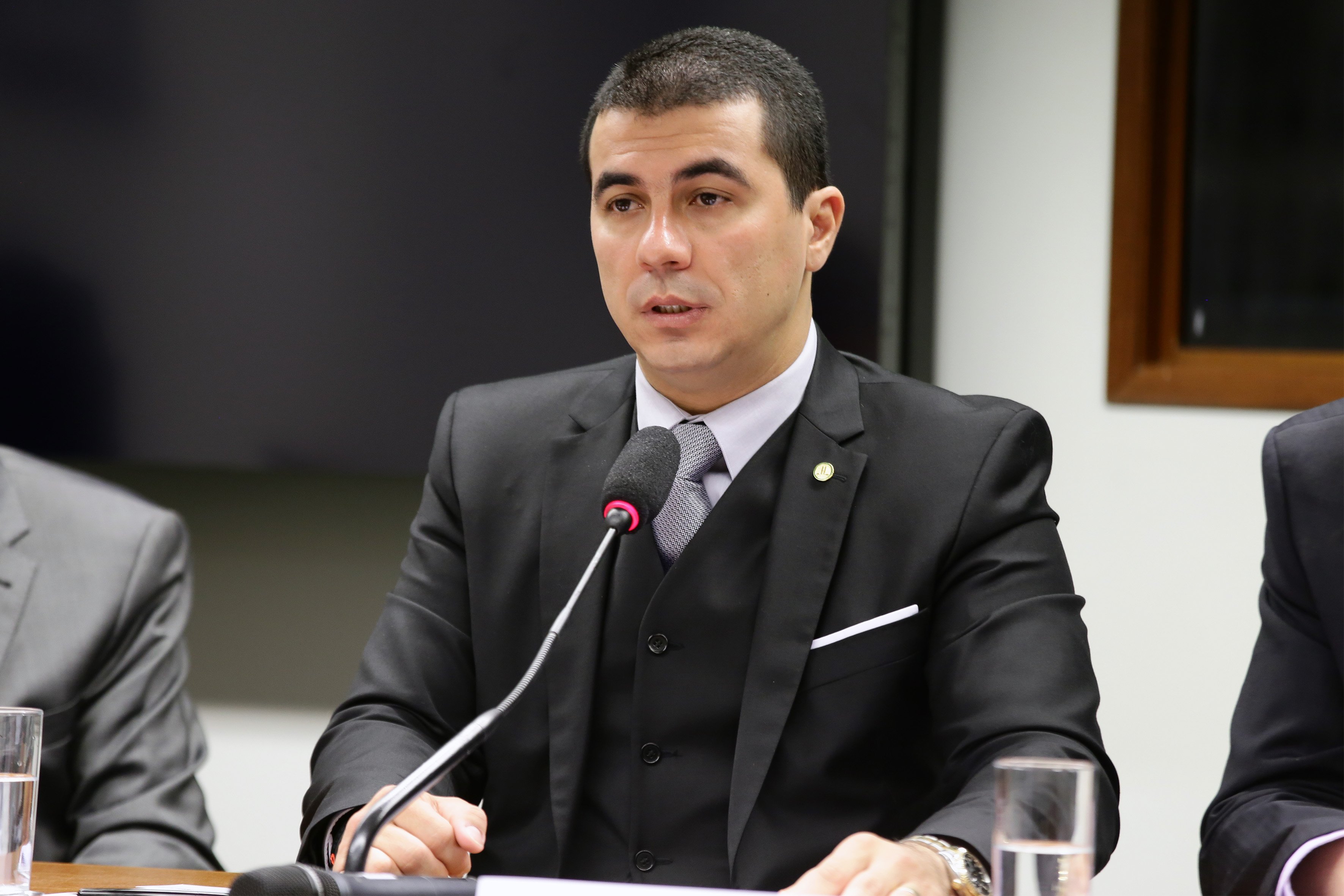 O deputado Luis Miranda, vice-presidente da bancada evangélica, considera que Milton Ribeiro deveria pedir exoneração após escândalo no MEC. [fotografo] Agência Câmara [/fotografo]