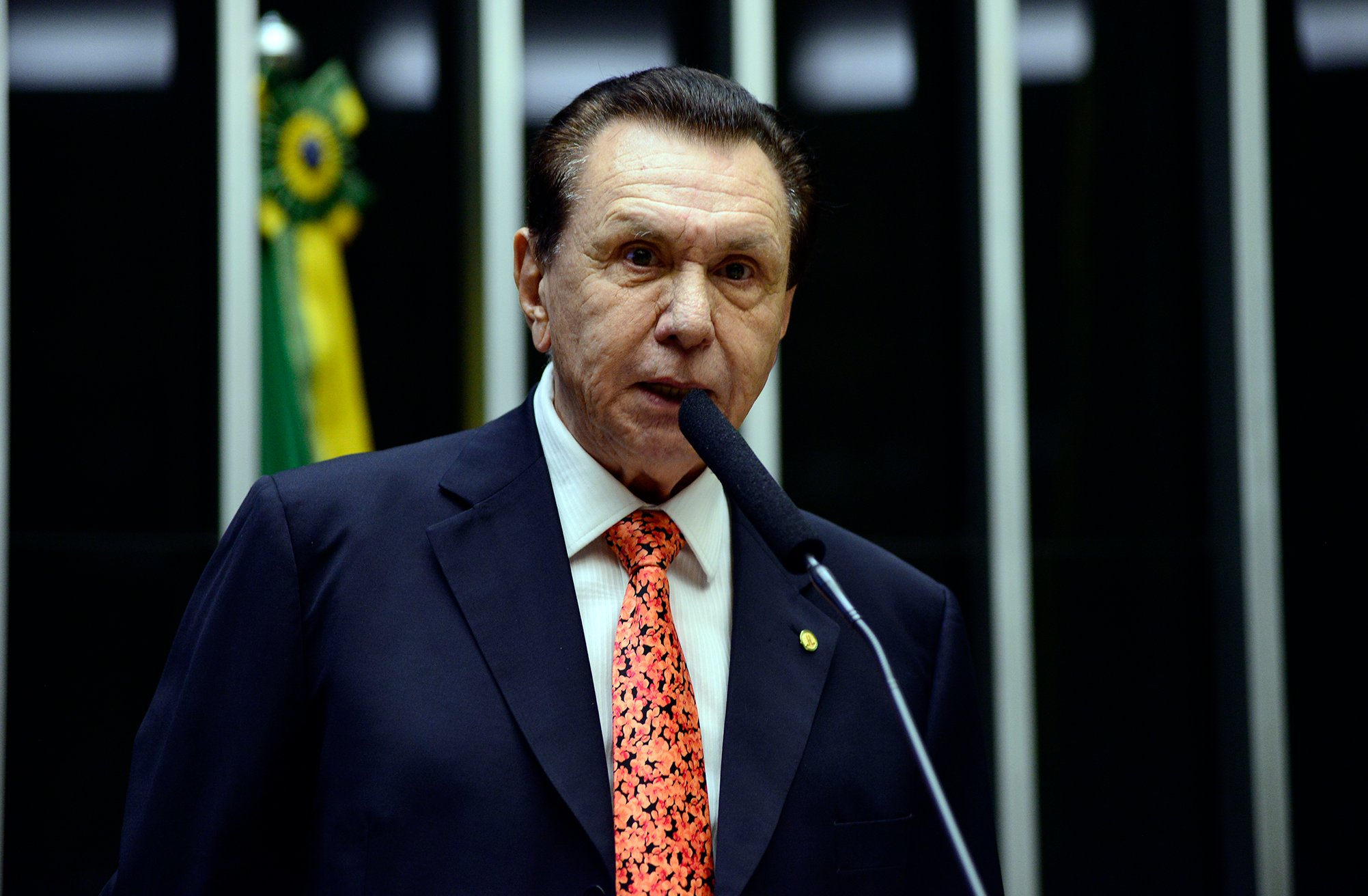 Deputado Carlos Bezerra chama Bolsonaro de 