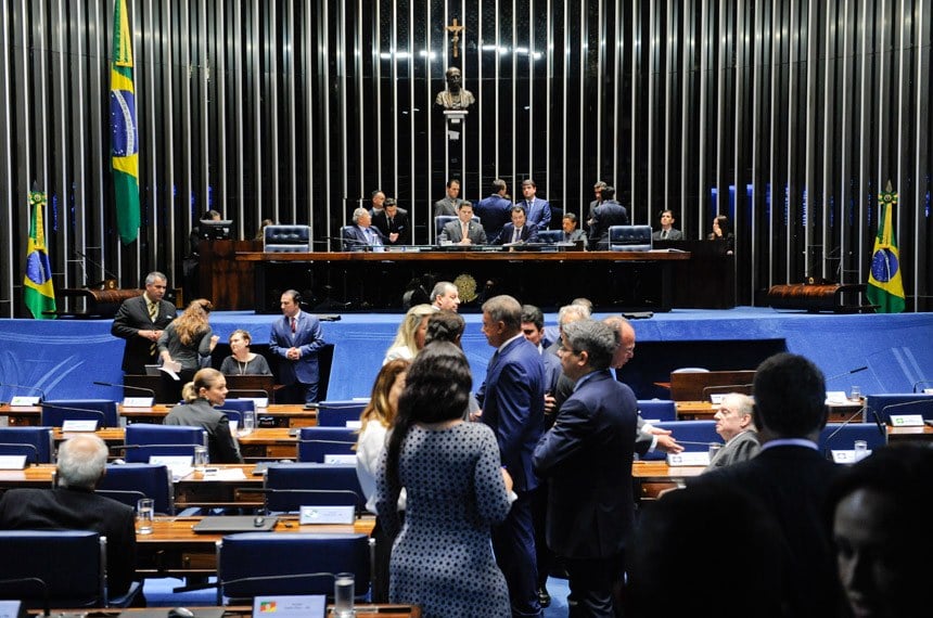 Proposta de emenda à Constituição que está na pauta desta terça substitui em dez artigos constitucionais expressões como 