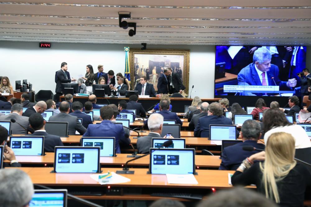 Após aprovação da PEC do Senado que limita poderes do STF, deputados avançam em projeto alternativo com restrições mais brandas. Foto: Alex Ferreira / Ag. Câmara