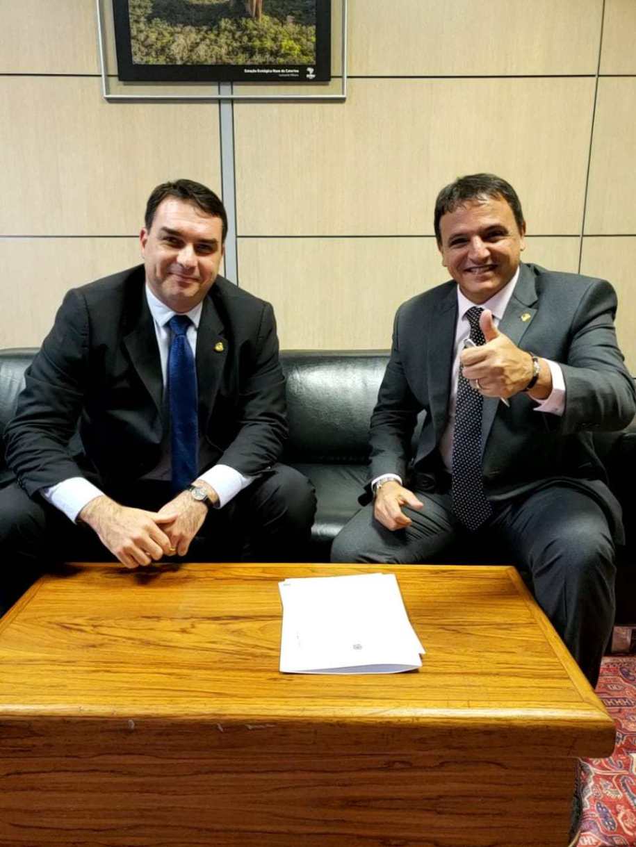 Flávio Bolsonaro e Márcio Bittar apresentaram, juntos, projeto que revoga boa parte do Código Florestal