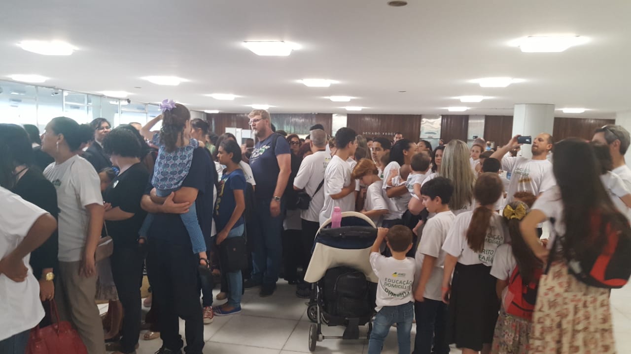 Famílias adeptas do homeschooling estiveram no Congresso nesta terça para defender a regulamentação da prática[fotografo]Edson Sardinha/Congresso em Foco[/fotografo]